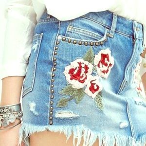 •SALE♥️• Free People Denim Mini w/Embroidery Size8